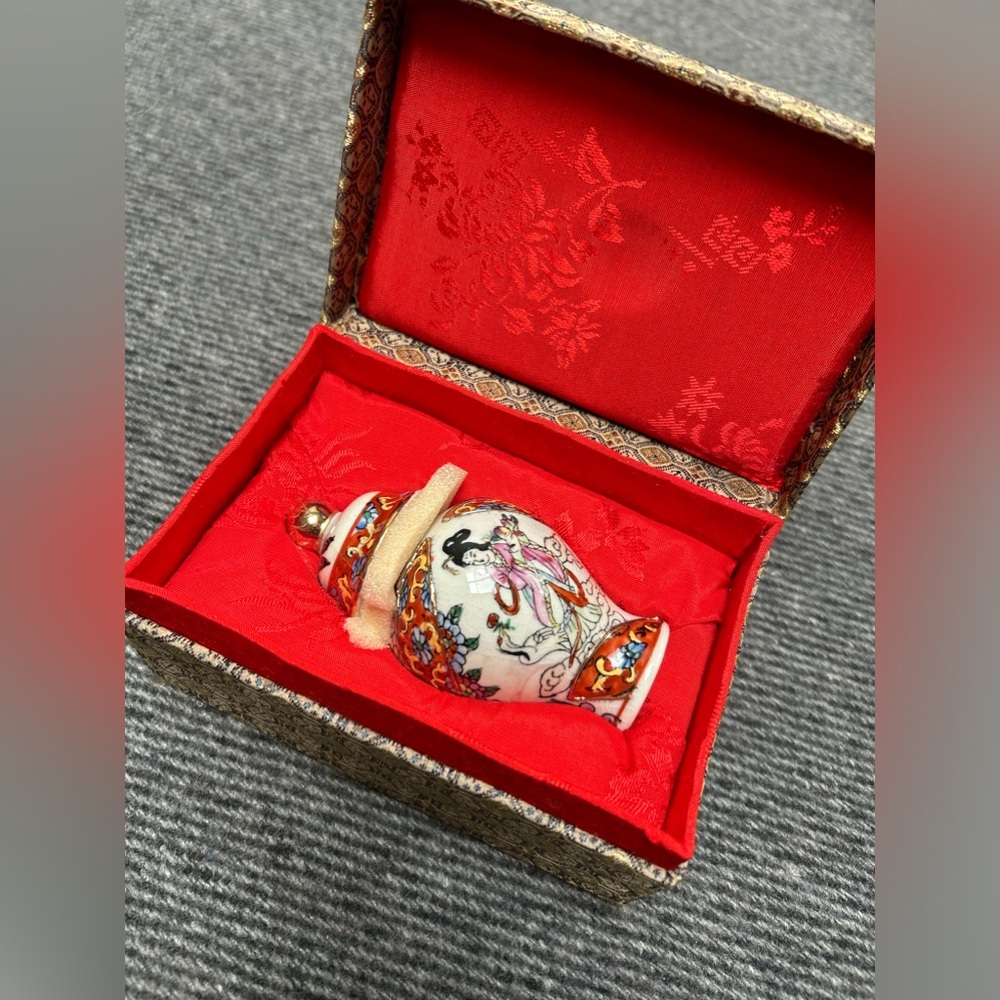 Vintage Chinese Porcelain Mini Urn Hand-Painted Famille Rose Design #1108243A